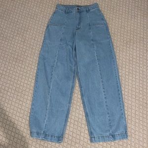Baggy blue jeans from Nasty Gal